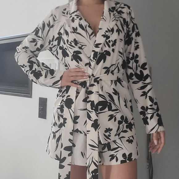 Blazer and shorts set - Picture 2 of 7